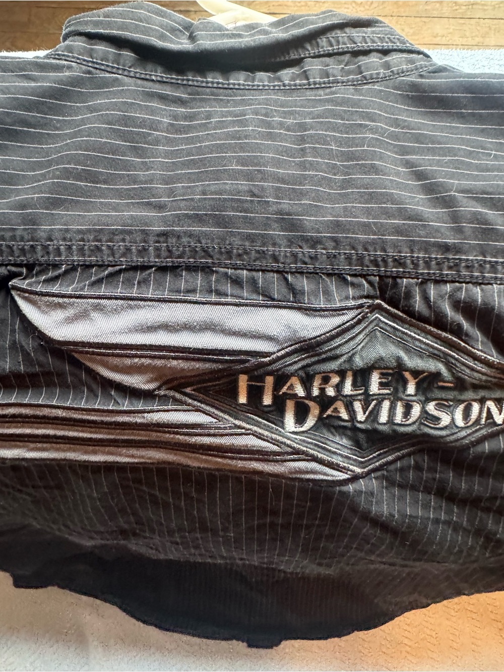 Harley-Davidson Black Pinstripe Short Sleeve Button-Down Shirt with White Logo - Picture 4 of 6